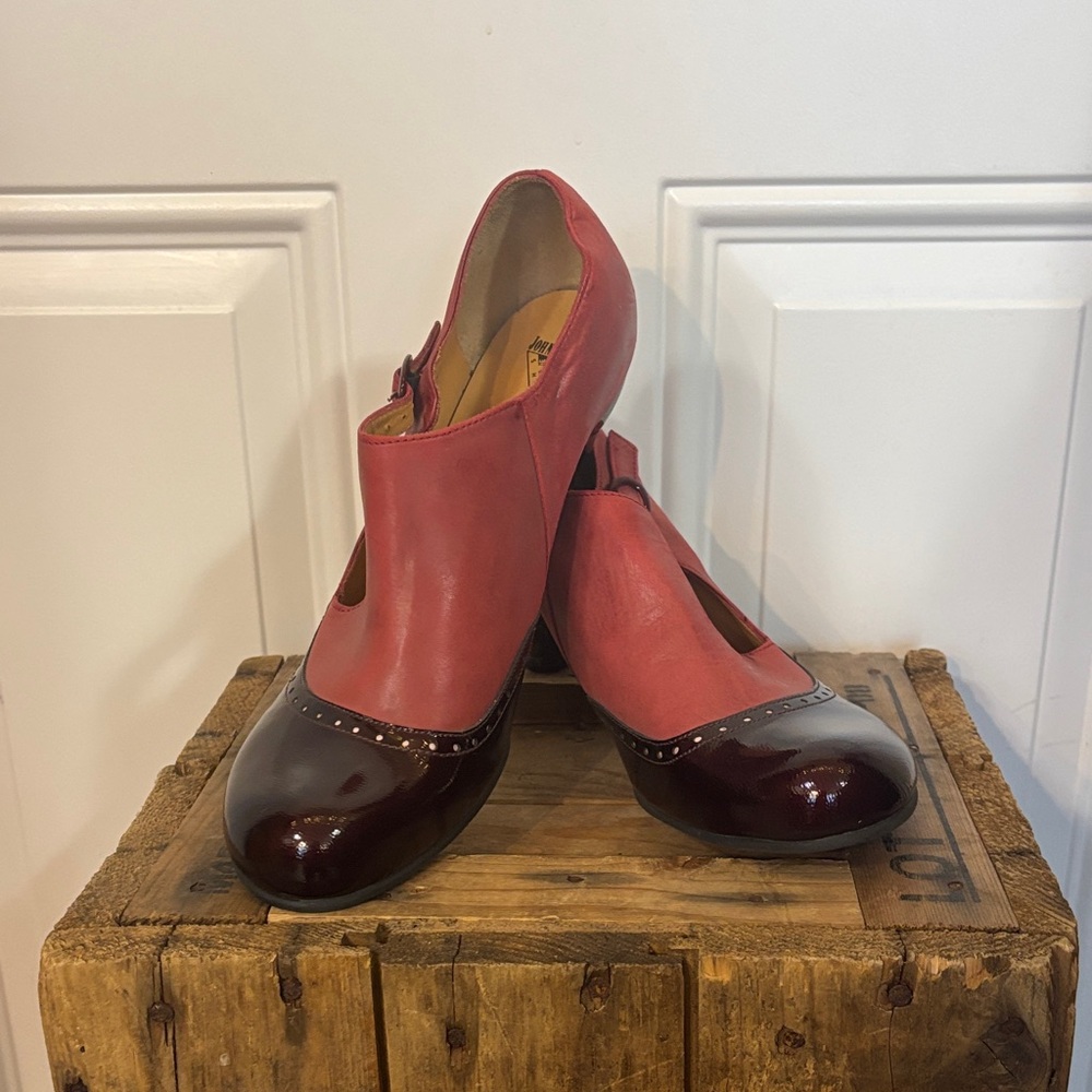 John Fluevog pink and burgundy short heel